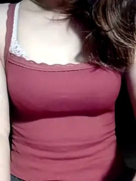 Snapshot of YiyinLy chatting on May 22, 10:26 pm YiyinLy online show from May 22, 10:26 pm