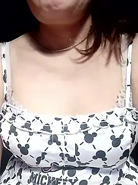 Snapshot of YiyinLy chatting on May 26, 10:06 pm YiyinLy online show from May 26, 10:06 pm