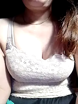 Snapshot of YiyinLy chatting on May 29, 9:24 pm YiyinLy online show from May 29, 9:24 pm