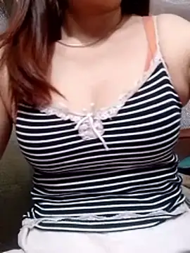 Snapshot of YiyinLy chatting on June 6, 1:11 am YiyinLy online show from June 6, 1:11 am