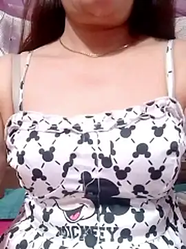 Snapshot of YiyinLy chatting on June 10, 1:43 pm YiyinLy online show from June 10, 1:43 pm