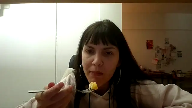 miapink33 online show from March 24, 1:32 am