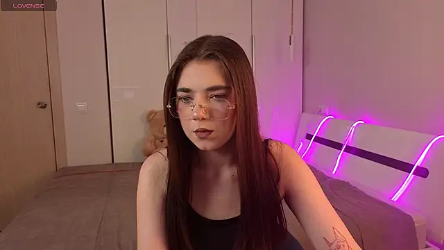 LaytyMorris online show from October 16, 1:45 pm