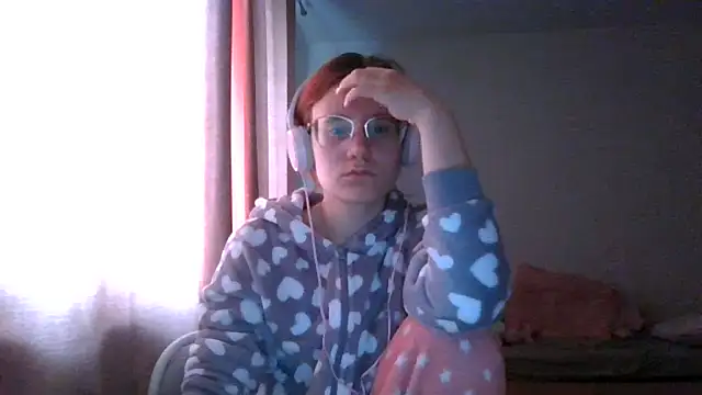 Snapshot of LuckySLove chatting on June 17, 5:25 pm LuckySLove online show from June 17, 5:25 pm