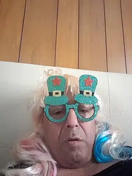 Snapshot of Cucco25 chatting on May 11, 6:30 am Cucco25 online show from May 11, 6:30 am