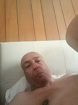 Snapshot of Cucco25 chatting on June 24, 5:39 am Cucco25 online show from June 24, 5:39 am