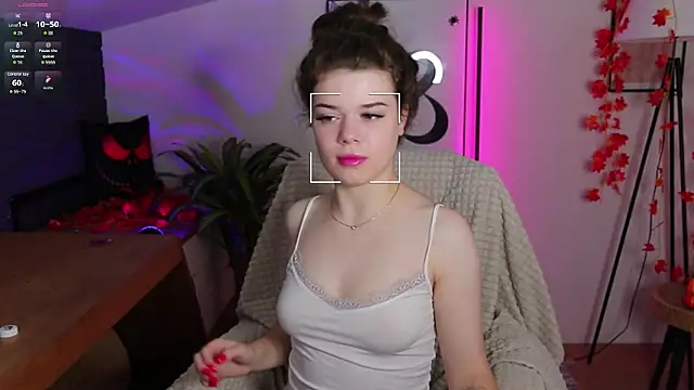 Hot  Tiny online show from October 31, 7:53 am