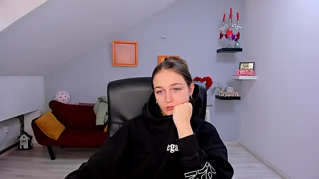 AnneWilsonn online show from February 12, 1:28 pm