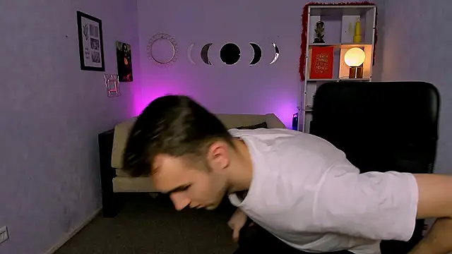 astren villo online show from March 4, 6:52 am