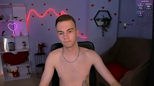 Snapshot of astren_villo chatting on June 15, 9:39 pm astren villo online show from June 15, 9:39 pm