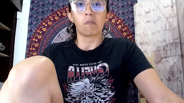 Lucyy Naugthy online show from February 15, 8:49 pm