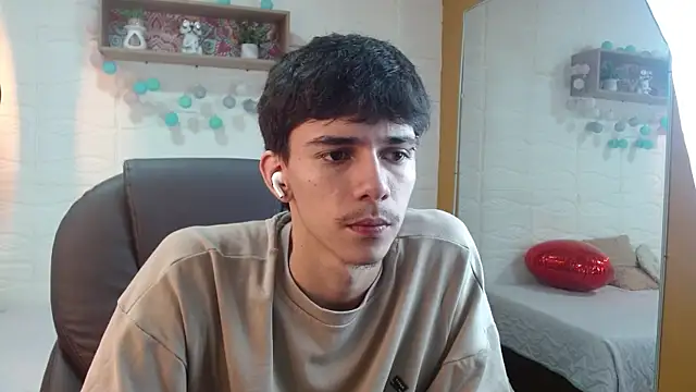 AmethystShadow17 online show from April 12, 3:44 am