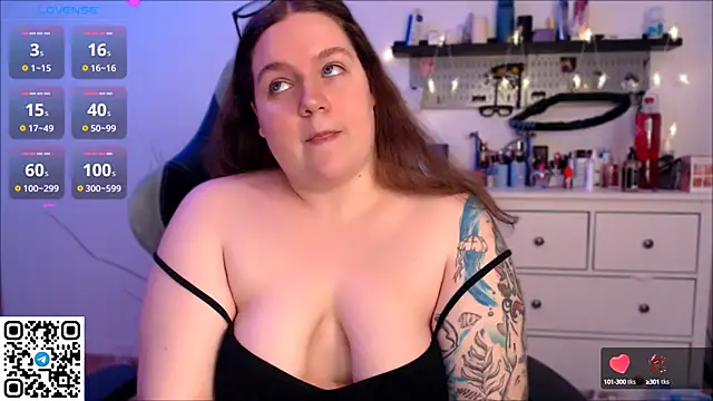 Snapshot of SummerTina chatting on December 1, 7:36 pm SummerTina online show from December 1, 7:36 pm