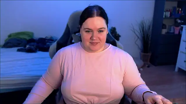 SummerTina online show from February 6, 2:20 pm