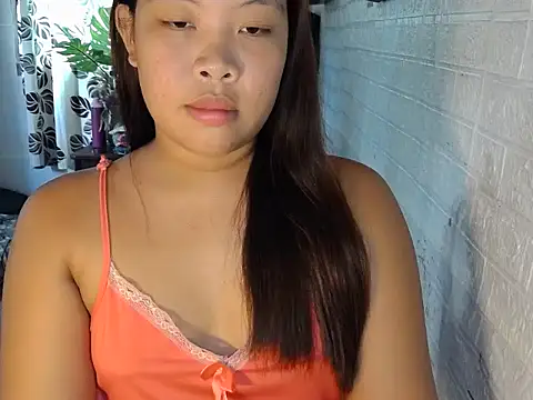 prettyoliviax online show from October 17, 1:09 am