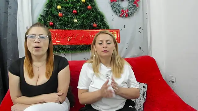 Snapshot of lesb_milf chatting on December 27, 9:22 pm lesb milf online show from December 27, 9:22 pm