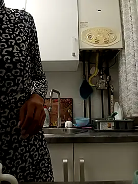 ReneeVoss online show from February 9, 3:10 am