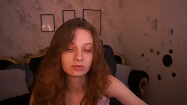 Snapshot of CuteeFoxy chatting on April 24, 12:40 pm CuteeFoxy online show from April 24, 12:40 pm