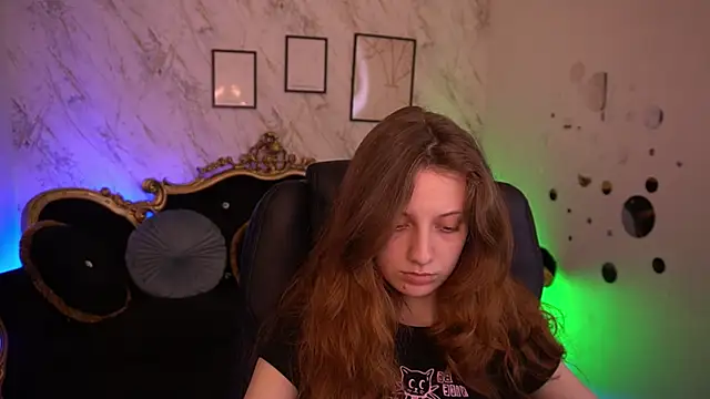 Snapshot of CuteeFoxy chatting on May 26, 12:56 pm CuteeFoxy online show from May 26, 12:56 pm