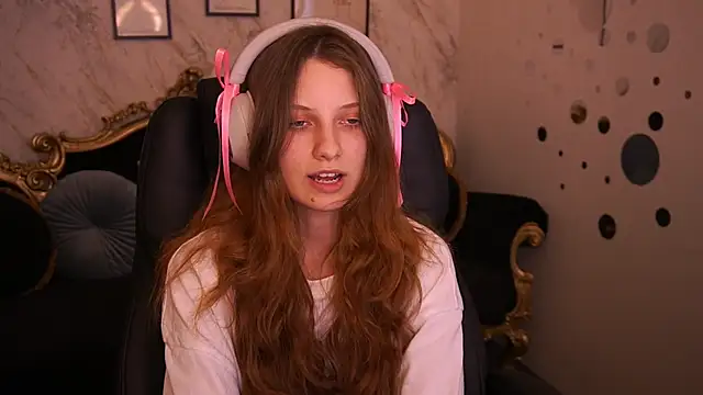 CuteeFoxy online show from June 16, 1:47 pm