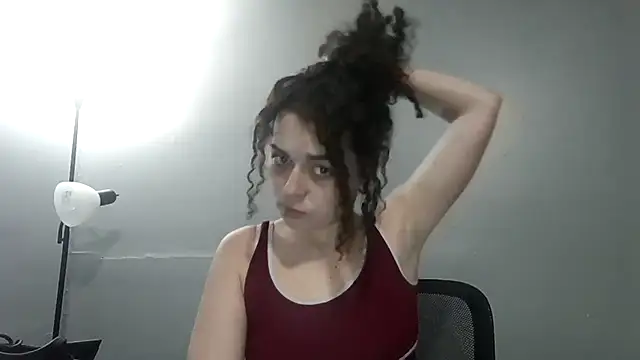 Snapshot of ali18of1 chatting on April 4, 8:01 am ali18of1 online show from April 4, 8:01 am