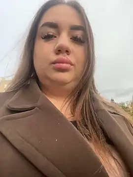 Snapshot of MirraMessy chatting on October 16, 8:04 am MirraMessy online show from October 16, 8:04 am