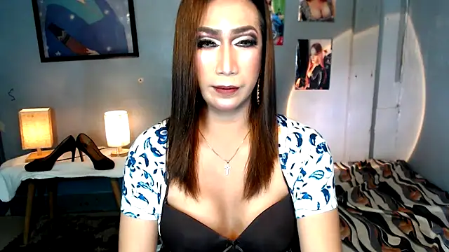 littleredbunny27 online show from April 7, 5:46 pm