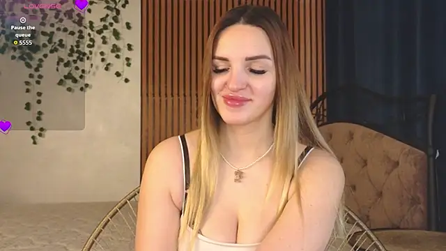 Snapshot of LustLagoon chatting on February 20, 6:10 am LustLagoon online show from February 20, 6:10 am