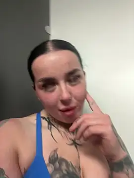 Snapshot of lucycoxxoxo chatting on May 15, 11:45 pm lucycoxxoxo online show from May 15, 11:45 pm