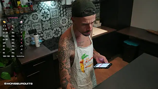 monsieurguitsxxx online show from November 7, 7:03 pm