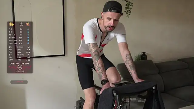 monsieurguitsxxx online show from April 18, 11:58 am