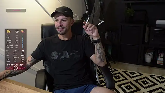 Snapshot of monsieurguitsxxx chatting on July 13, 11:57 am monsieurguitsxxx online show from July 13, 11:57 am