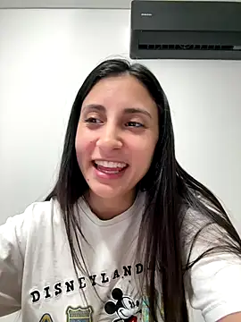 Snapshot of itsmiasofia chatting on November 25, 11:05 pm itsmiasofia online show from November 25, 11:05 pm