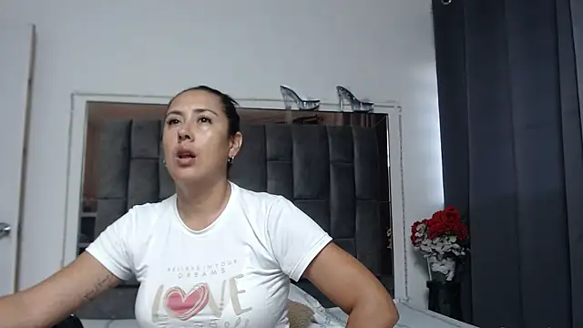 Salmma Milf online show from April 10, 11:37 am