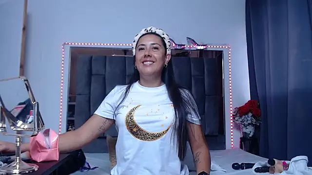 Salmma Milf online show from April 16, 11:55 am