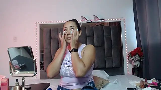 Snapshot of Salmma_Milf chatting on April 21, 11:38 am Salmma Milf online show from April 21, 11:38 am