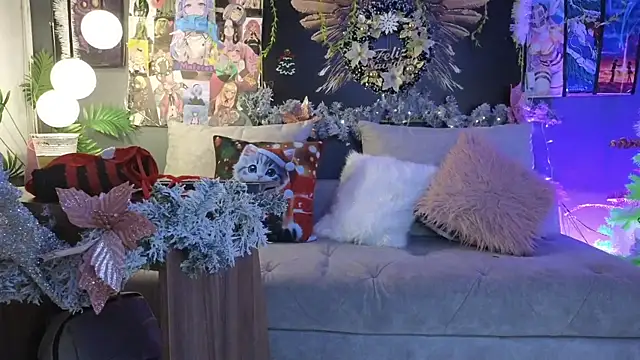 Snapshot of celestesecrett chatting on December 15, 12:48 am celestesecrett online show from December 15, 12:48 am