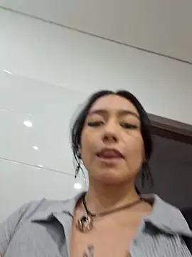 Snapshot of EvelynCrow_ chatting on October 16, 10:44 pm EvelynCrow online show from October 16, 10:44 pm