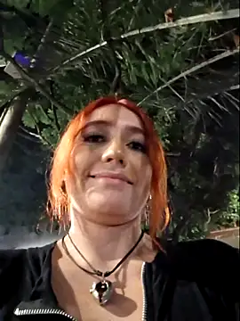 Snapshot of EvelynCrow_ chatting on October 19, 1:17 am EvelynCrow online show from October 19, 1:17 am