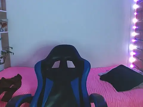 Medussa3033 online show from March 2, 7:15 am