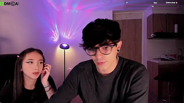 Snapshot of Mikeyvioleta_ chatting on April 30, 2:51 am Mikeyvioleta online show from April 30, 2:51 am