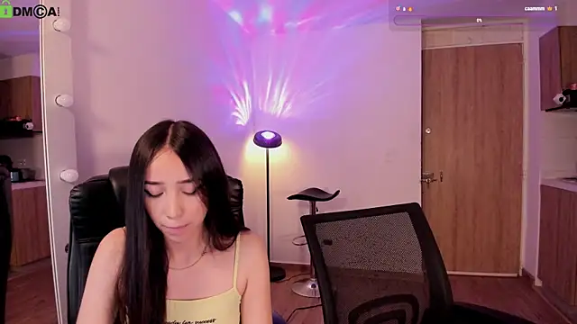 Snapshot of Mikeyvioleta_ chatting on May 16, 9:06 am Mikeyvioleta online show from May 16, 9:06 am