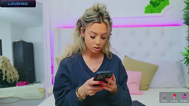 Snapshot of AriannaSins chatting on January 4, 1:10 pm AriannaSins online show from January 4, 1:10 pm