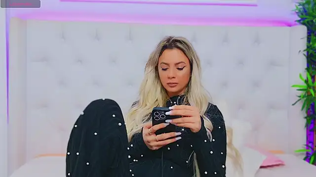 Snapshot of AriannaSins chatting on January 24, 7:49 pm AriannaSins online show from January 24, 7:49 pm