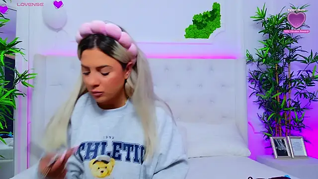 Snapshot of AriannaSins chatting on September 29, 12:21 pm AriannaSins online show from September 29, 12:21 pm