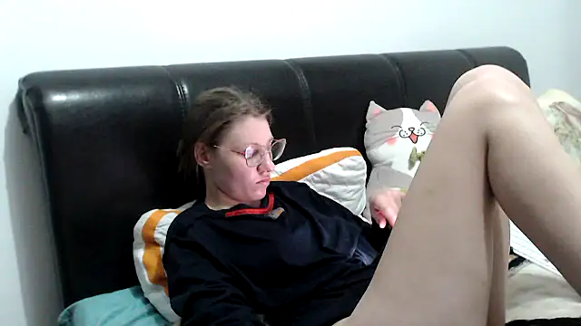 SandyCassie online show from March 14, 8:25 pm