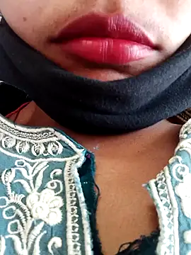 Snapshot of Rajni_chauhan chatting on May 31, 5:04 am Rajni chauhan online show from May 31, 5:04 am