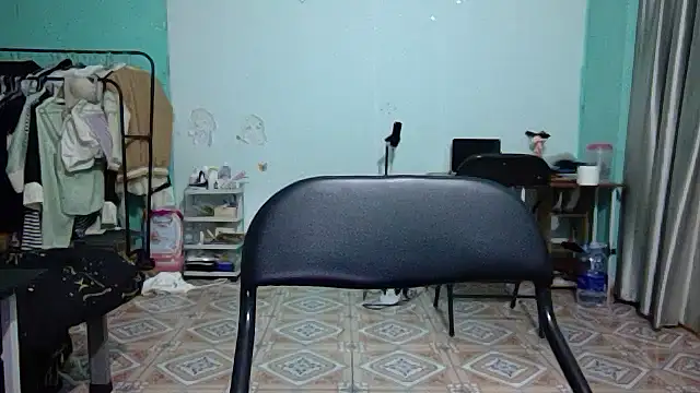 Snapshot of Baby_2k2 chatting on October 19, 1:50 am Baby 2k2 online show from October 19, 1:50 am