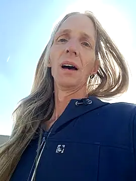 Snapshot of Cheryl_F chatting on April 22, 10:06 am Cheryl F online show from April 22, 10:06 am