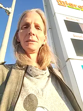 Snapshot of Cheryl_F chatting on April 30, 5:52 pm Cheryl F online show from April 30, 5:52 pm
